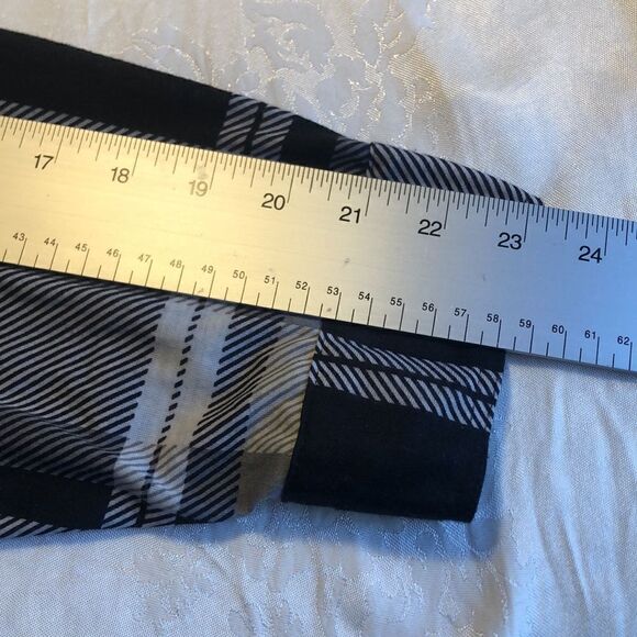 French Laundry  2X Plaid Long Sleeve Button Down  Pit to PIt 27 1/4", EUC - Picture 16 of 16